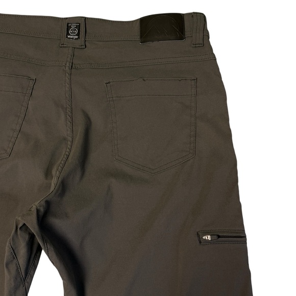 Wrangler Men's ATG Utility Pants Morel. Dark Taupe Gray Size 36 x 32 #1520 - Picture 7 of 8